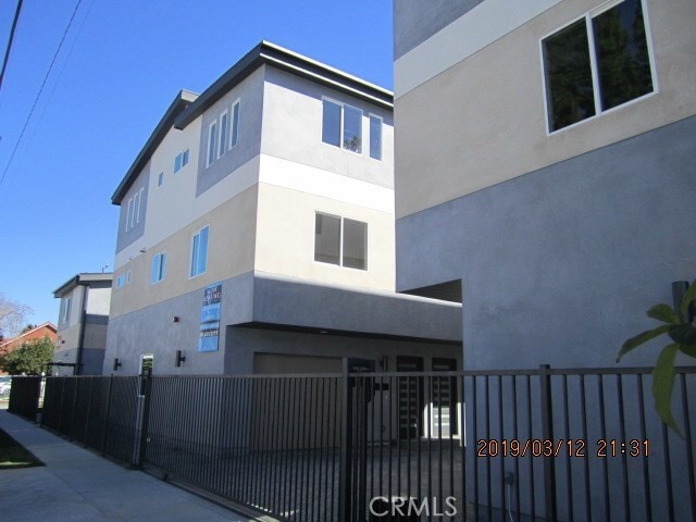 Building Photo - 6220 Tyrone Ave Rental