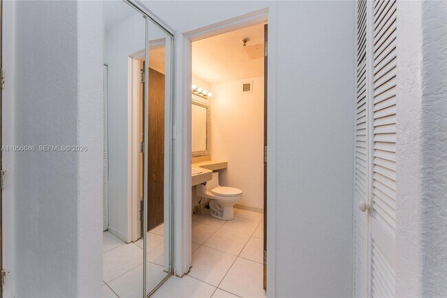 Photo - 16450 NW 2nd Ave Unidad 103