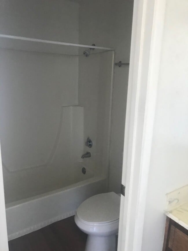 Photo - Close to shopping and schools in Hanford