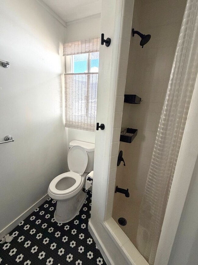 Photo - Charming 2BR Cottage Minutes from Kaimuki – Bright Home with Updated Kitchen