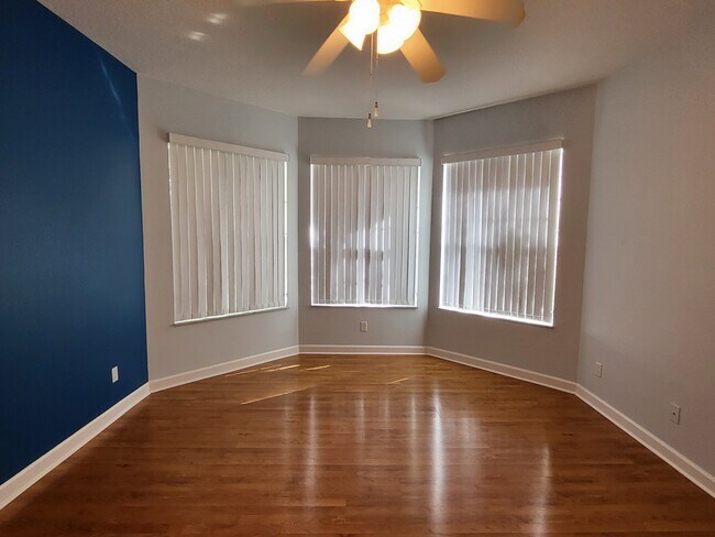 Photo - 5105 East 1st Square SW