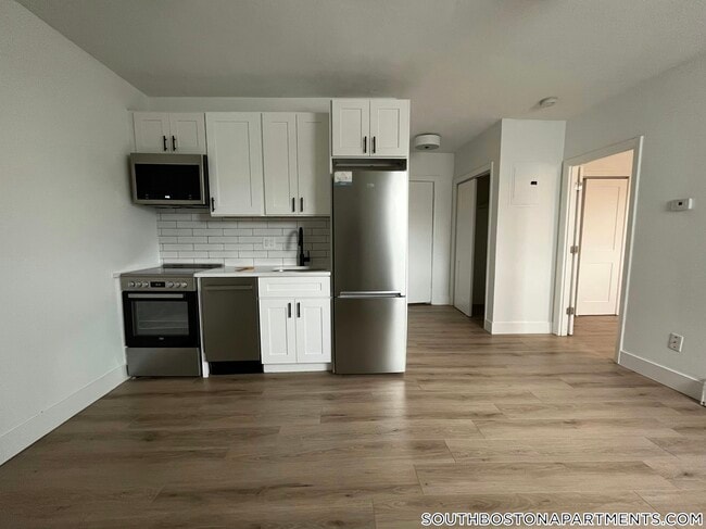 Photo - 740 E 7th St Unit 17