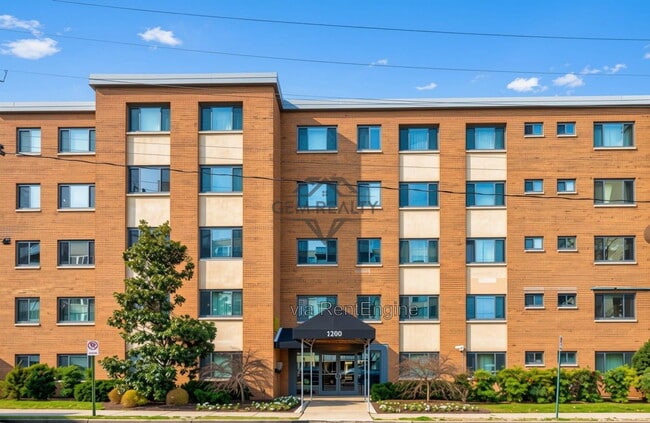Building Photo - 1200 S Arlington Ridge Rd Unit Apartment 716