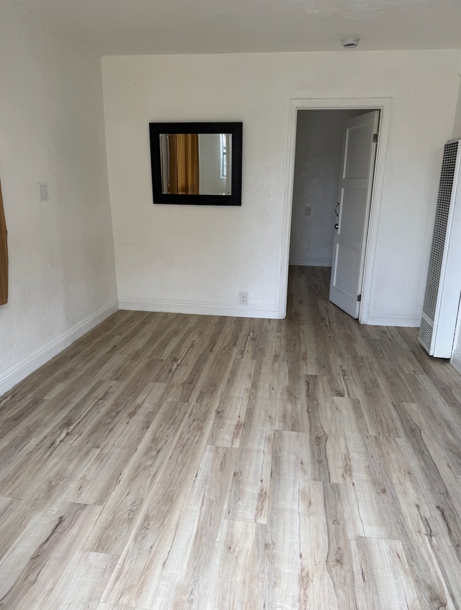Photo - 114 W 112th St Unidad 114 W 112Th St in Los Angeles, CA 90061
