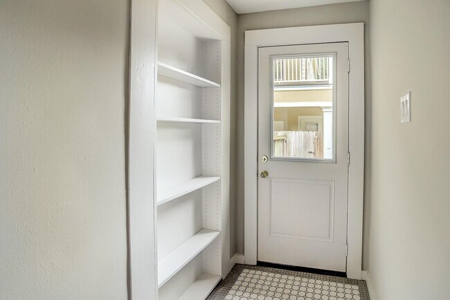 Photo - 1021 Louise St