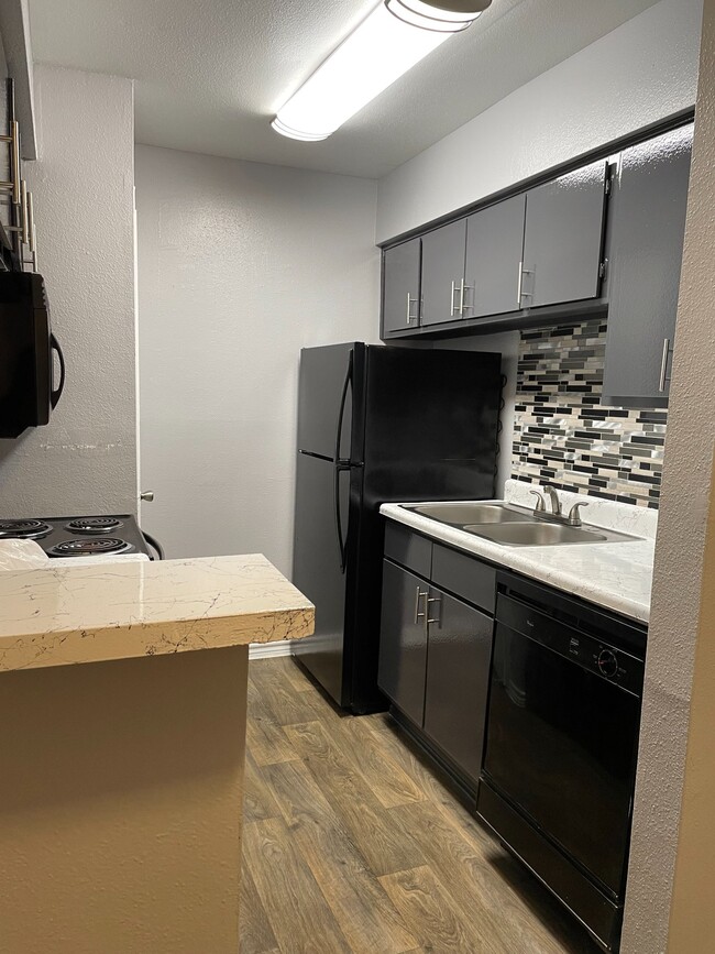 Photo - Oaks of Wimbledon