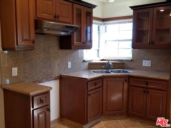 5928 S La Tijera Blvd