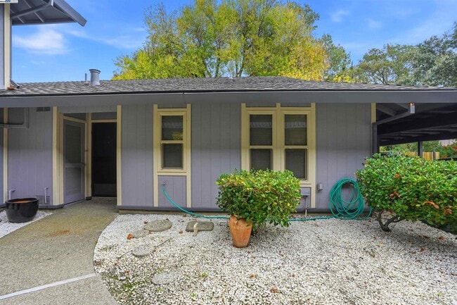 Building Photo - 1930 Camino Verde Unit A