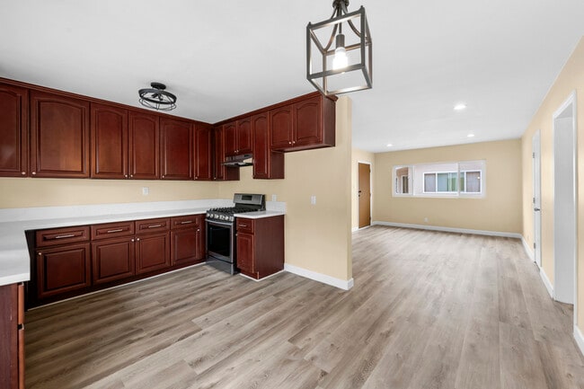Photo - 4317 W 120th St Unit E