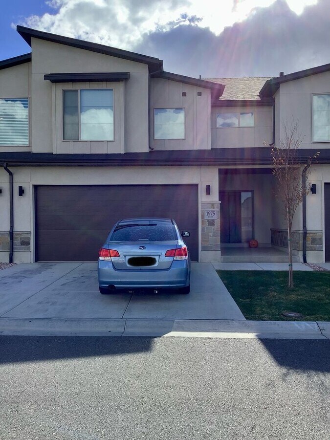 Beautiful Townhome 3bd 2.5 Bath located in West Haven - Beautiful Townhome 3bd 2.5 Bath located in West Haven