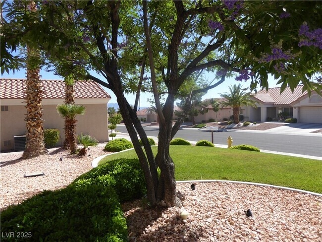 Building Photo - 2545 Youngdale Dr Rental
