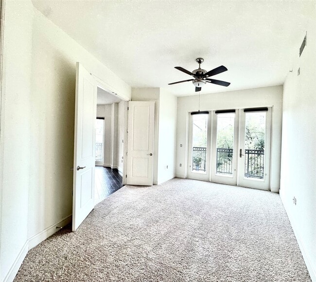 Photo - 2303 Mid Ln