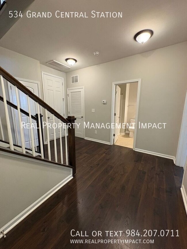 Photo - 534 Grand Central Sta