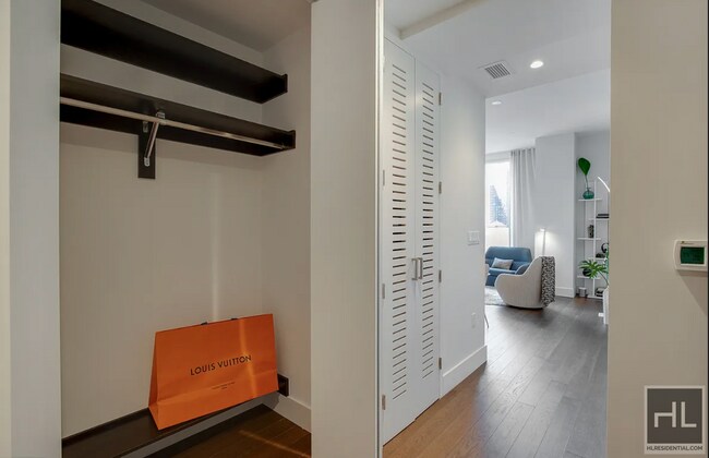 Photo - East 44th Street Unidad 25C