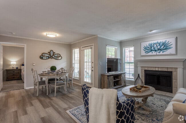 1 habitación, 1 baño - 720 pies cuadrados A-2 - Sala de estar/comedor - Preston Place Senior Living