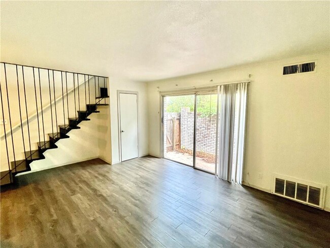 Photo - 5806 Belmoor Dr