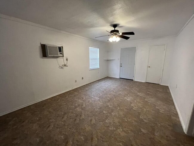 Photo - 302 W Valley Rd