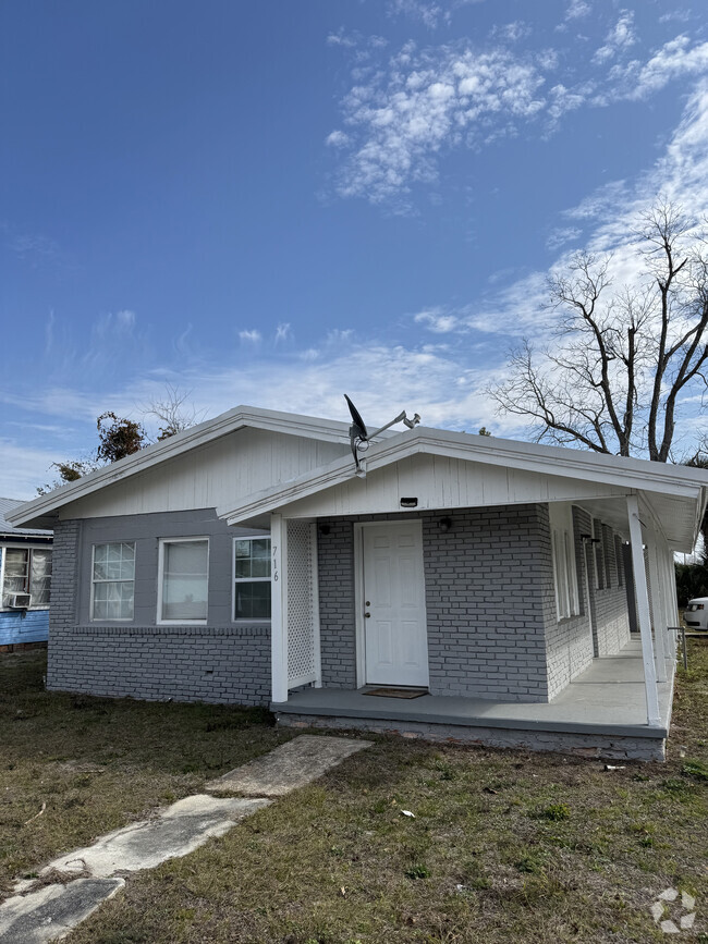 Building Photo - 716 Hamilton Ave Rental