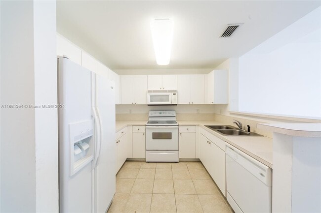 Photo - 10 Aragon Ave