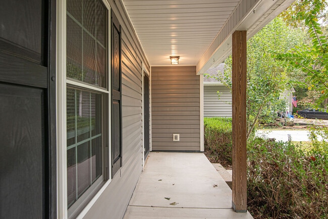 Photo - 174 Live Oak Dr