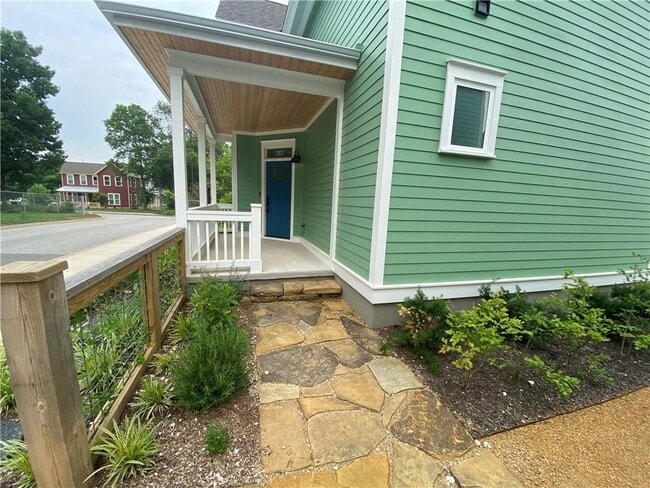 Photo - 283 E 11th St