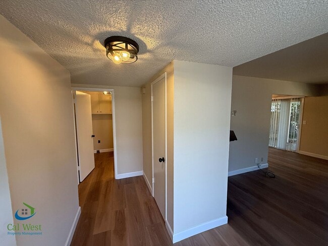 5863/5865 Hillview Ave.