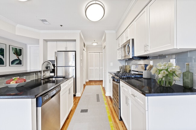 Photo - Courtyard at Jefferson