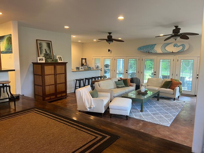 Privately Gated, Cool, Spacious Home, Tuck... - Privately Gated, Cool, Spacious Home, Tuck...