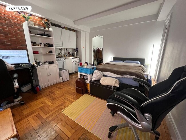 Photo - 49 W 72nd St