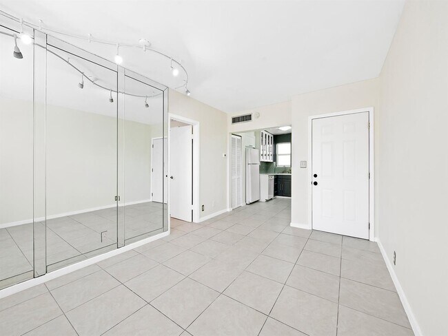 Photo - 2238 Monroe St Unit 306