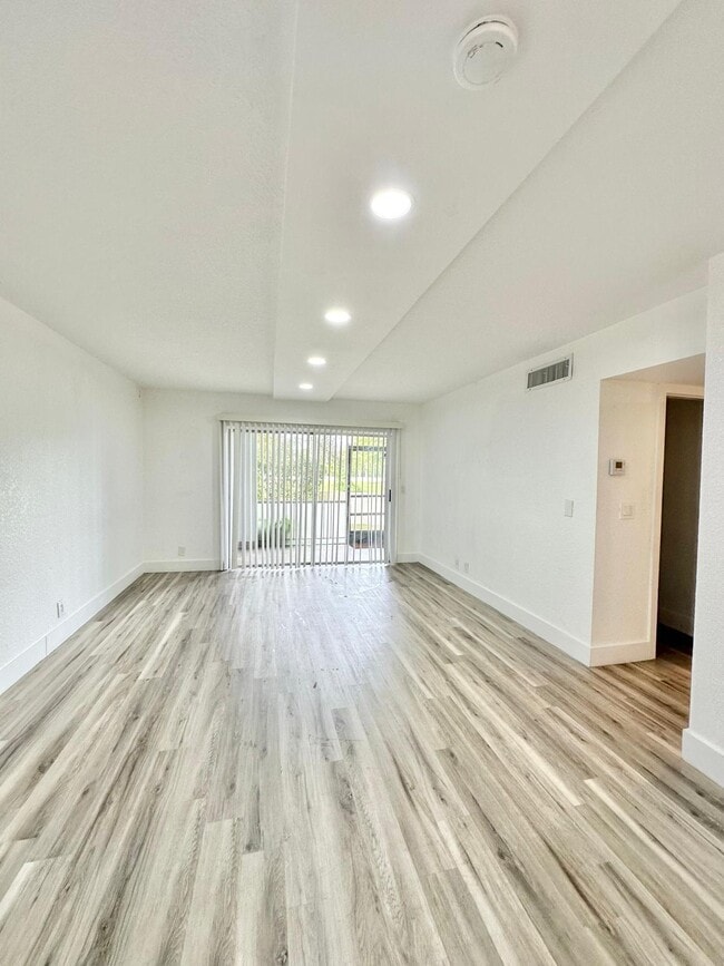 Photo - 610 NW 13th St Unidad 16