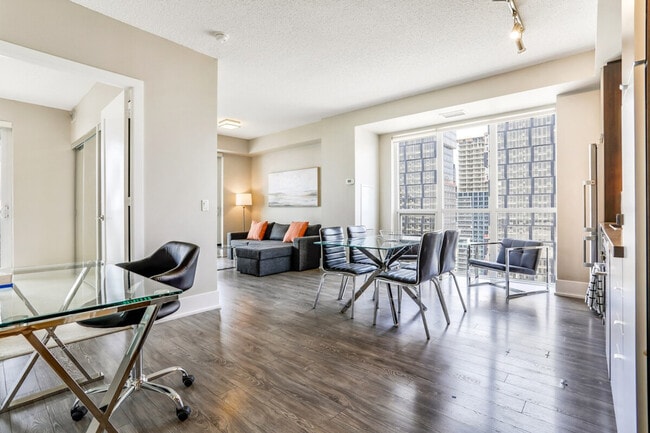 Building Photo - 228 Wellington St W