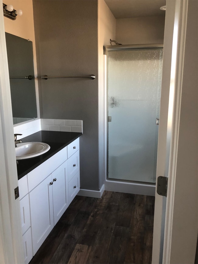 Photo - 924 S Division St