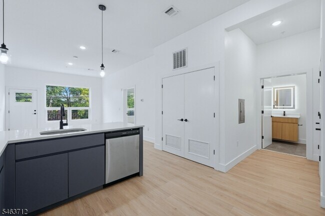 420 River Dr Unit 213