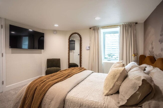 Photo - 300 N Inca St