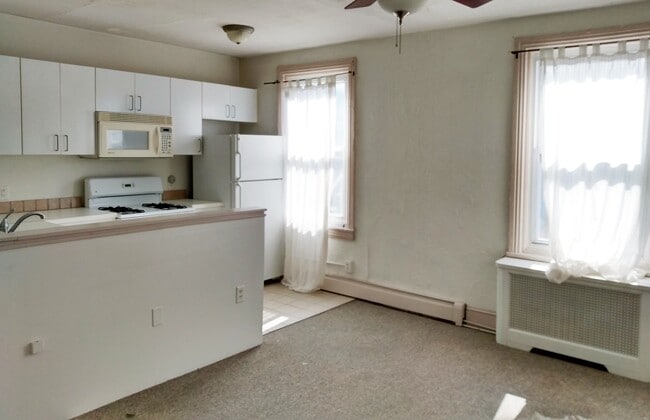 Building Photo - 1355 Ridge Ave Unit 3