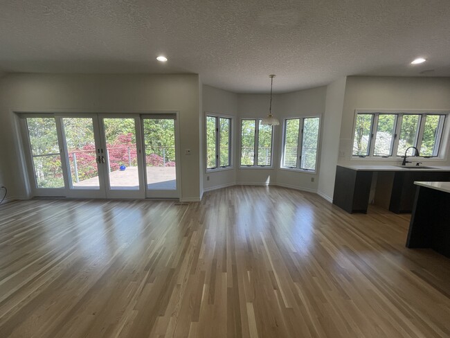 Building Photo - 1140 SW Fairfax Pl Rental