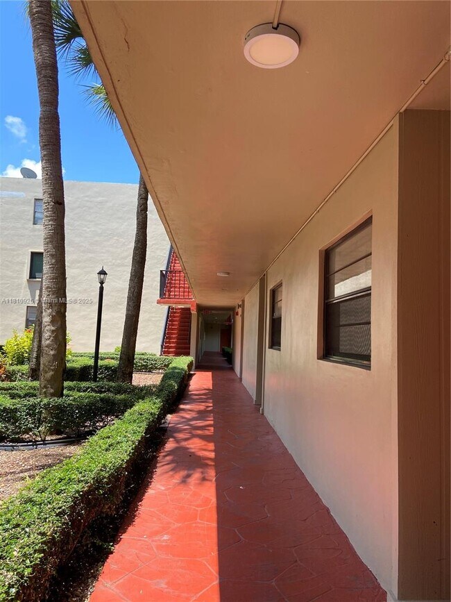 Photo - 10865 SW 112th Ave Unit MARITZA