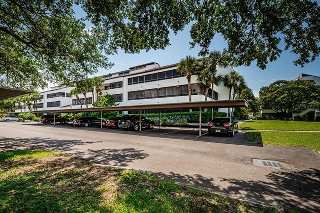 Building Photo - 2581 Countryside Blvd Unit 304