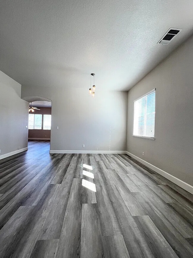 Photo - Stunning 4 bedroom 2 bathroom home in Linc...