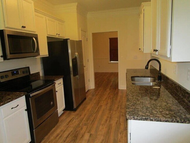 Photo - 1372 Blackstone Way