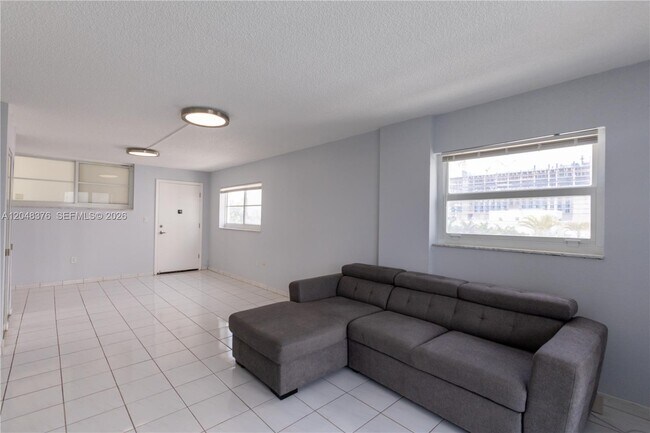 Photo - 1750 James Ave Unit 7L