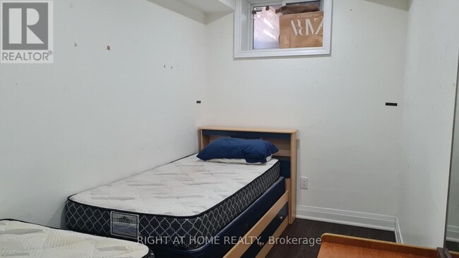 Photo - 10 Emmott Ave
