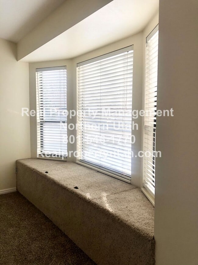 Photo - 4 Bedroom 2.5 Bathroom House In Layton Ava...