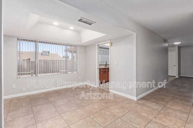 Photo - 301 E Angela Dr