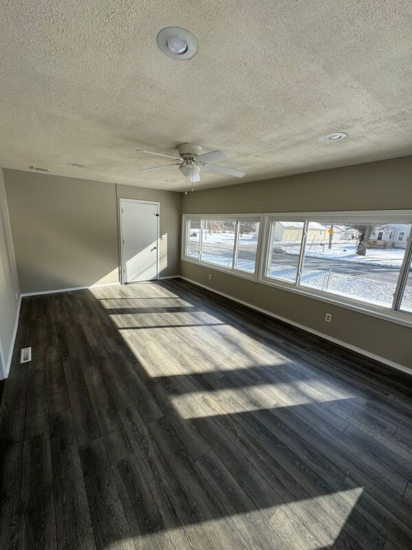 Photo - 555 S Airwood Ave