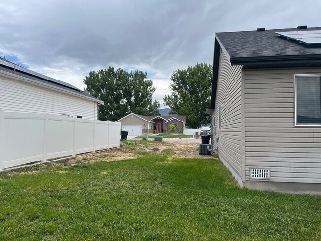 Photo - 1048 S 150 W