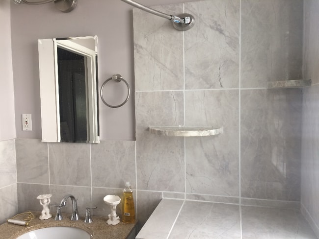 Photo - 617 Moulton St E