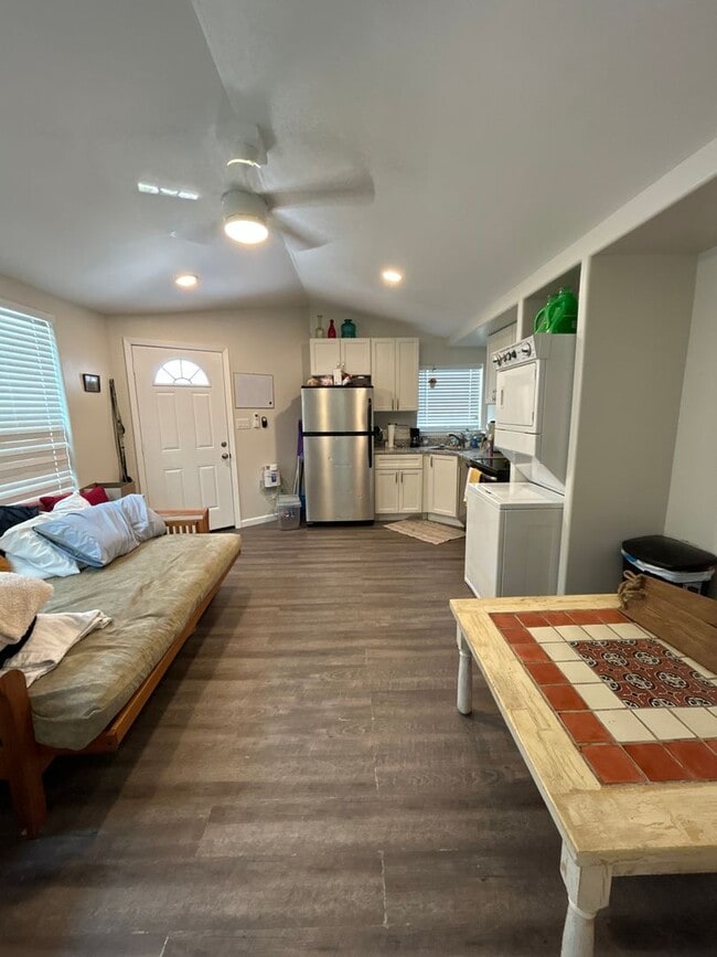 Photo - Peaceful 1br/1bath with small yard! Unit Apt 2