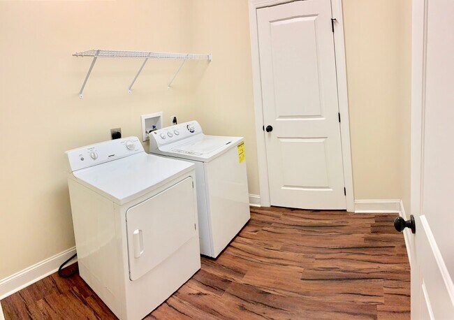 Photo - 107 Trescott Ln